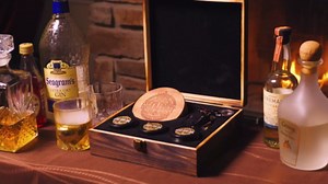 Whiskey Smoker Kit with QuadTorch, 6 Wood Chips, & Wood Box for Smoking Drinks| Cocktail Smoker Kit| Bourbon Smoker Kit| Old Fashioned Smoker Kit| Smoked Whisky Gift for Father's Day (No Butane Incl.)