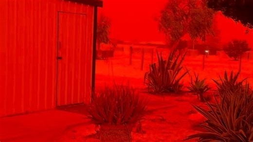 Ciclone Narelle deixa céu em “vermelho sangue” na Austrália