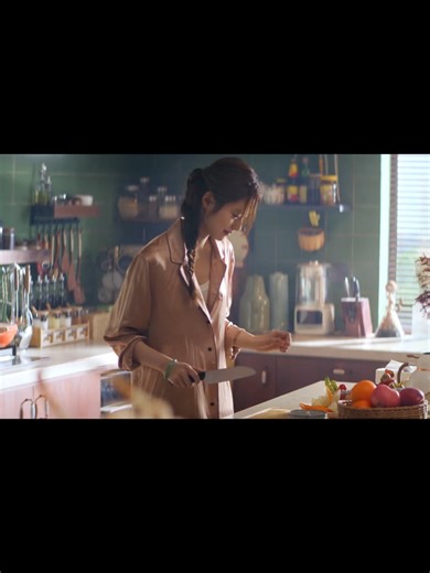 818K views · 34K reactions | After two years, he finally saw his girlfriend Drama：爱你 The Best Thing #chinesedrama #hotdrama #爱你 #TheBestThing | C-drama time | Facebook