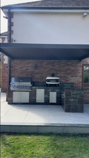 TRANSFORM THIS OUTDOOR GARDEN SPACE WITH US !! 🌿