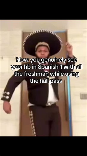 Freshman>seniors🫩 #viral #spanish #dance #hallway #foryoupage