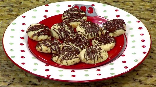 465K views · 976 reactions | Only four ingredients and AMAZING! Make these shortbread cookies with chocolate drizzle! RECIPE: FOX13news.com/good-day/recipes/222436275-story | FOX 13 News - Tampa Bay | Facebook