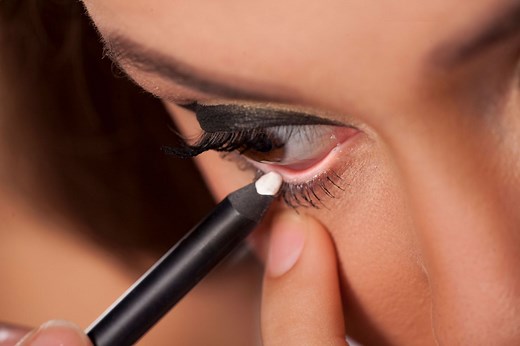 How To Use White Eyeliner To Make Your Eyes Pop