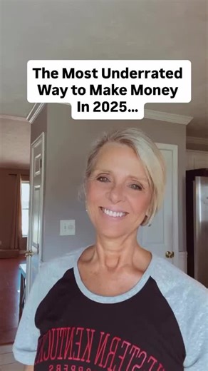 Let's break it ALL the way down⤵️ Here are the top 2 beginner-friendly ways to make money online that actually pay (because nobody has time for surveys and $5 cashback apps) 1️⃣ Digital Products If you know literally one thing someone else doesn't... congrats, you can create a digital product. Think ebooks, guides, checklists, mini-courses. You don't need to be some