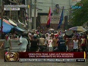 24 Oras: Demolition team, ilang ulit napaatras dahil sa pambabato ng mga residente
