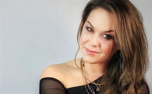 Listen to Kiwi singer Nyree Huyser's debut single 'By The River'