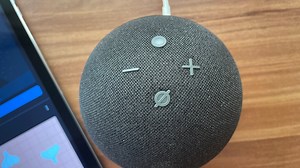 Amazon Echo Dot 4 w Polsce, ale wciąż nie po polsku. Co warto o nim wiedzieć? [TEST]
