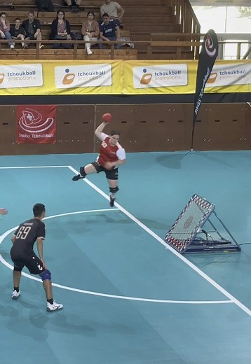 Faszinierende Handball-Fähigkeiten im Tchoukball-Edit