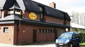 Investiert Nieberding-Stiftung in ehemalige Tennishalle?