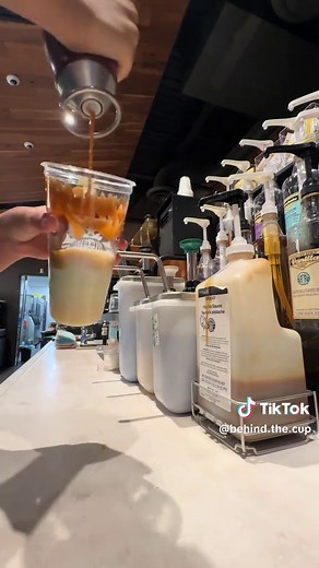 Starbucks Barista Handles 14 Sugar Packs — Satisfying Order