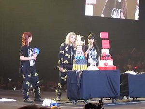 Can Park Bom still do this 'tumbling' in Welcome Back Tour in Manila? Hmmm | 2NE1 Updates