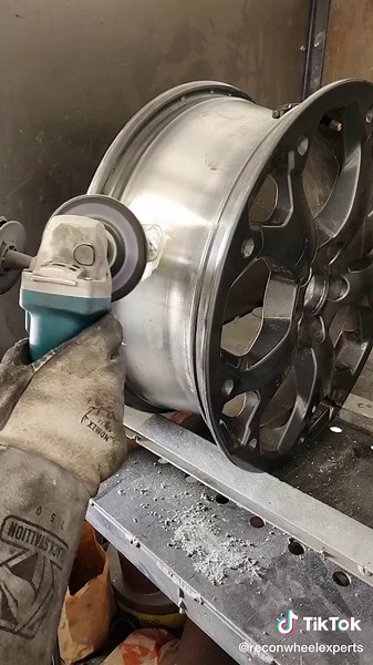 Repairing wheels on a daily!! 😎💪🙌#reconwheelexperts #wheelsoftiktok #wheelrepair #wheelrepairs #rines #reparacionderines #wheelspecialist #anaheimbusiness #oem #supportyourlocalbusiness #repairingwheels #orangecounty #welding #straightening #wheelwelding #wheelstraightening