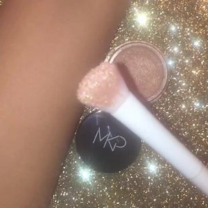 Let your beauty obsession scream out with our intensely luminous, glam infused makeup lines. Be glamorous and game up your makeup. | Makeuprevue