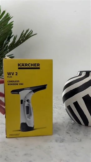 Asmaa Mustafa Habib on Instagram‎: "🔸 كارشر Karcher WV2 – الحل المثالي لتنظيف الزجاج بدون آثار! 🔸 ✨ وداعًا للخطوط والبقع! مع منظف الزجاج الكهربائي WV2 من كارشر، استمتع بزجاج لامع ونظيف بدون تلطيخ أو تقطير! مثالي للنوافذ، المرايا، الطاولات الزجاجية، وحتى بلاط الحمام! 🏠💦 🔥 لماذا تختار WV2 من كارشر؟ 🔥 ✅ نتائج تنظيف خالية من الخطوط بفضل تقنية الشفط القوية ✅ بطارية قوية تدوم حتى 35 دقيقة من العمل المستمر ✅ تصميم خفيف ومريح لسهولة الاستخدام دون تعب ✅ سعة خزان مياه الأوساخ 100 مل لتفريغ سريع وسهل
