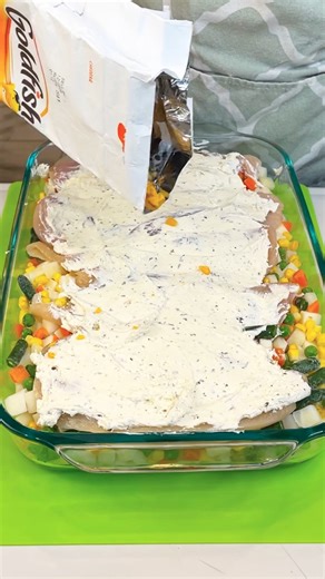 5.3K views · 31 reactions | Easy Goldfish Dinner I make a tasty chicken dinner with goldfish that whips up in just 5 minutes | Rachel’s Kitchen | Facebook