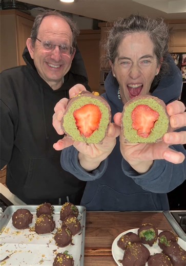 Dubai-Inspired Chocolate Dipped Strawberries Recipe