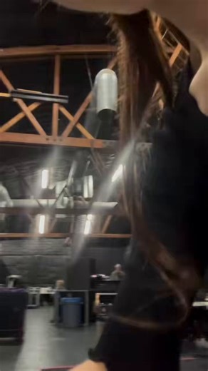 Ariana Grande sings “Dangerous Woman” in new video:“our first time running this song since swt ♡🐇”