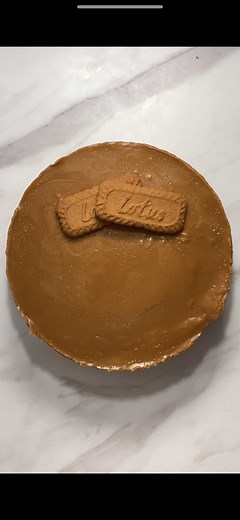 Lotus Cheesecake Ingredients for a 20 cm pan: - 180 g Lotus biscuits - 70 g melted butter - 400 g cream cheese (full fat) - 2 tbsp Lotus Biscoff spread - A little powdered sugar - 250 ml heavy cream - Melted Lotus Biscoff spread Lotus biscuits for topping Chill in the fridge for at least 4 hours - or overnight for best results. #lotus #cheesecake