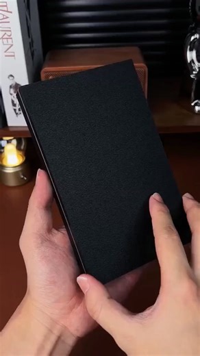 🔥📱 Bevar det originale look på din iPhone, undgå at den bliver for varm som med mange andre covers, og brug den komfortabelt til opkald, spil og scrolling hele dagen. 👉 klikhuset.dk/products/galvanoteknik-varmeafledning-telefoncover ✅ Effektiv varmeafledning der holder ydeevnen stabil ✅ God beskyttelse i et slankt og let cover ✅ Separat beskyttelse af kameralinserne | Klikhuset.dk