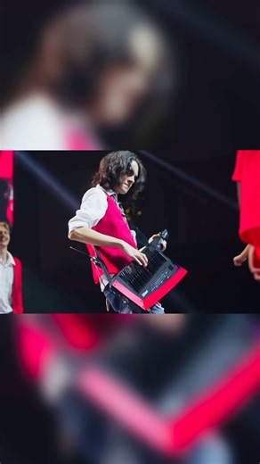 A little kEyTaR solo at Church on Christmas !! ⛪️ 🎹🎸 #keytar