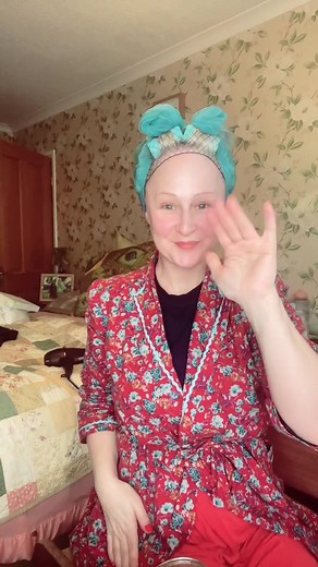 as promised a look at how i set my hair join me for the brush out tomorrow excuse the sheer lack of make up fresh faced #thevintagesewer #1940s #1940sinspired #vintagestyleclothes #vintangefashion #vintagewetset #vintagehair #vintagegal #vintagesewer #1940sstyle #1940sfashion #vintagvestyle #1n940sstyle