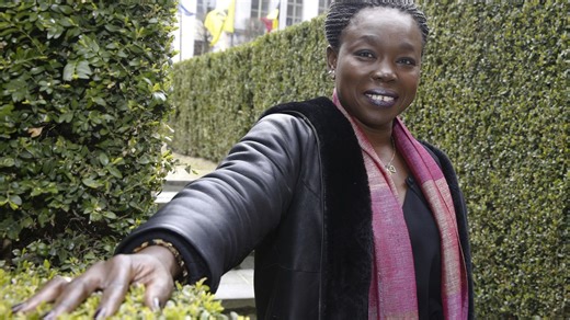'Ma vie consiste à survivre dans l’immortalité de mon grand-père' selon Fatou Diome autrice de 'Aucune nuit ne sera noire' - RTBF Actus