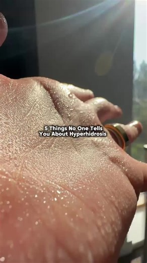 5 things no one tells you about hyperhidrosis: 1) Anxiety is often the RESULT — not the CAUSE. Many people are calm until they start worrying about their hands being noticed, which then creates anxiety around their excessive sweating. 2) It affects almost every daily interaction. Shaking hands, holding hands, using electronics, opening doors. 3) You adapt in ways you don’t even realize. Pulling your sleeve over your hand when writing on paper. Avoiding handshakes. Wearing clothes that absorb swe