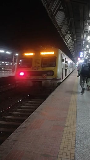 Mumbai local train #mumbailocal #shorts #trainvideo