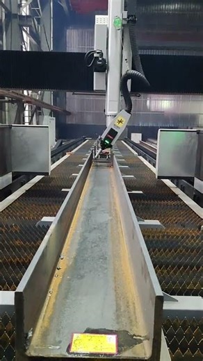A Hebei customer received an H-beam laser cutting machine and immediately put it into production.