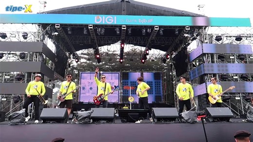 Tipe-X Boyband: Smash Live at Playlist Festival Bandung 2023