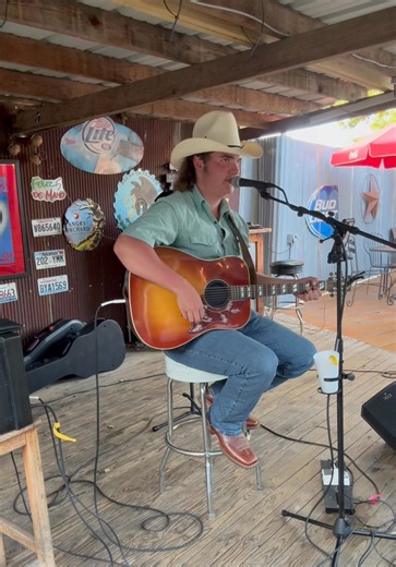 Seems like everytime I make my mark somebody paints the wall……. #countrymusic #90scountrymusic #tracylawrence #classiccountrymusic #honkytonk #texasartist #acoustic #honkytonkmusic (No Copyright Infringement Intended) | Anthony Price