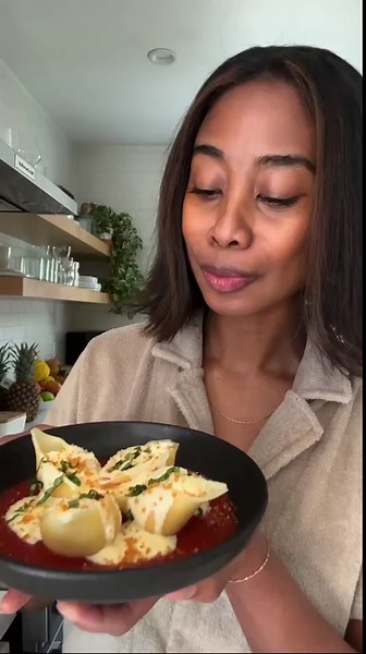 Giant Cheese Stuffed Shells - Olive Garden Copycat