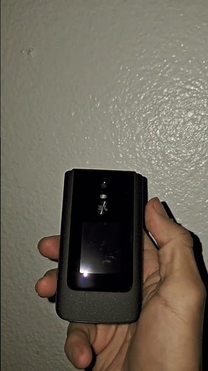 TCL FLIP 4 5G uses front screen for camera selfies