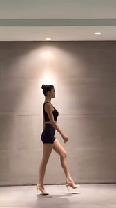 LOOK | QUEEN P CATWALK TRAINING FOR THE LE - DEFILE LOREAL FASHION WEEK HAPPENING SOON!💃 🎥 ianlorenz #PiaWurtzbach #lorealparisfashionweek #highlights #everyone #queenp #MissUniverse2015 #rampwalk | Pαɠҽαɳƚ Mσʂαɳɠ αƚႦρ.
