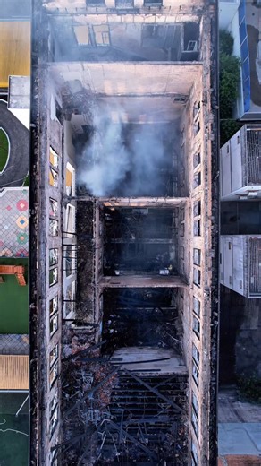 Diário de Santa Maria on Instagram: "Imagens aéreas na manhã deste sábado (27) mostram a destruição do prédio do Colégio Marista Santa Maria. Parte da estrutura foi consumida pelas chamas em incêndio que teve início na parte superior e se alastrou aos andares inferiores na noite de sexta-feira (26). Ninguém ficou ferido. As causas ainda não foram divulgadas oficialmente. O fogo foi controlado por volta das 22h30min após três horas de combate pelo Corpo de Bombeiros. 📲 Leia mais em diariosm.com.