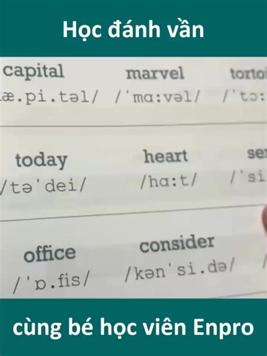 Không phải bé nào cũng phù hợp với mọi cách học. Một buổi học thử trước khi đăng ký chính thức chính là cơ hội để ba mẹ quan sát và kiểm tra xem con có thực sự hợp với phương pháp giảng dạy của trung tâm hay không. Tại Enpro, học viên có thể đăng ký học thử bất cứ ngày nào, linh hoạt theo lịch sinh hoạt riêng của từng bé, để ba mẹ yên tâm trước khi đưa ra quyết định lâu dài Vậy các bé sẽ học được gì tại khóa học Đánh Vần Tiếng Anh? 🔹Con được học phiên âm chuẩn và cách bật từng âm cơ bản 🔹Con h