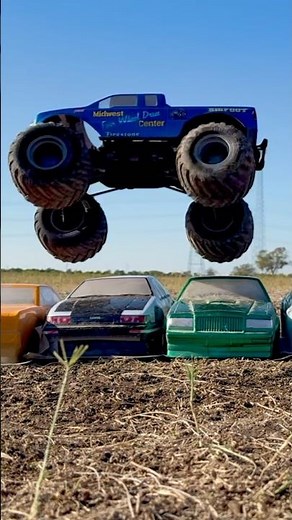 Midwest four wheel drive center Bigfoot 4x4 TRX4 RC replica #shorts #shortsfeed #monstertruck