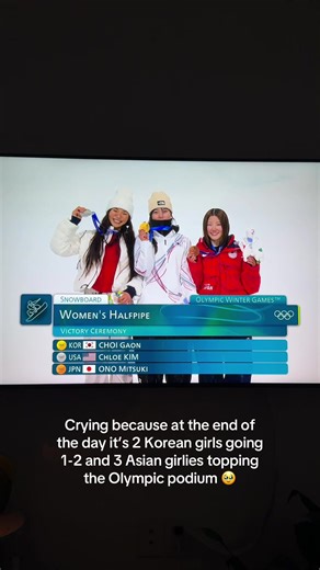 For the first time ever! My Asian girlies throwing down🥹🥹🥹 @Chloe Kim #winterolympics #olympics #halfpipe #snowboarding #milan