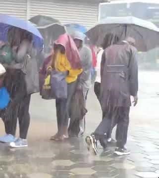 Nairobi archive rainy day 😃😃#matatu #supermetro #viralvideo #kenyantiktok🇰🇪 #akotokevin