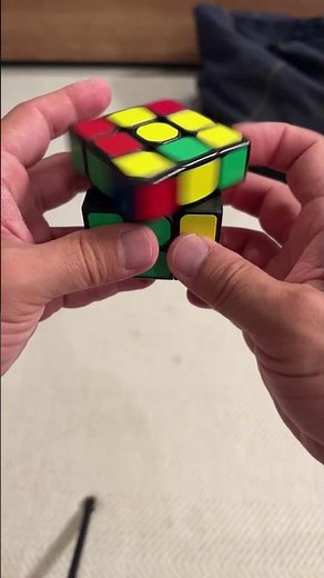Live highlight of How to solve a Rubik’s cube