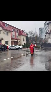 🔥 Din foc şi suflet, un destin în slujba vieții. 🔥 După o viață trăită cu onoare, curaj şi dăruire în slujba semenilor, plt. adj. şef Iavni Marius îşi încheie misiunea în uniforma salvatorilor, trecând în rezervă. Când se încheie o etapă precum aceasta, nu rămân decât tăcerea respectului şi emoția recunoştinței. Camarade, ai slujit cu cinste o chemare nobilă, iar fiecare decizie luată la intervenții, a scris o poveste despre ceea ce înseamnă cu adevărat să fii un salvator. Să îți fie anii care
