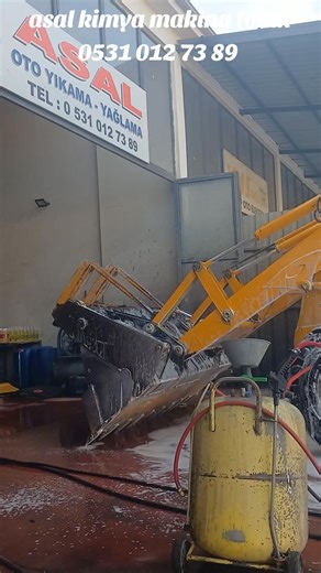 asal_kimya_tokat_60 on Instagram: "EFSANE ÜRÜN EFSANE KALİTE AĞIR VASITA YIKAMA KÖPÜĞÜ 20 kğ ücretsiz kargo 2100 tl iletişim 0531 012 73 89 #herkes #keşfet #takipçi #keşfetbeniöneçıkar #yağsökücü #newholland #traktörtemizlik #traktör #fyp #viralreels #viral #reklam #filim #medya #istigram #heavy #toutlemonde #cbs #kepçe #dozer #loder #işmakinaları Heavy vehicle washing foam"