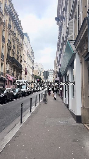 Parisian Montmartre Stairs: Travel Humor! 😂