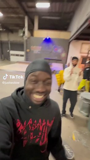 How do i do this? #foryou #fyp #viral #trend #foryoupage #vibes #backflip #challenge