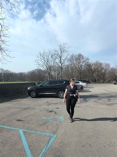 Perro sin correa en bar