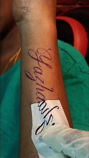 A symbol of a mother's endless love and her special bond with her son. ❤️ #familylovetattoo
