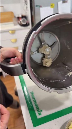 How to easily release dough in a Thermomix TM7 | NZ Thermomix® Consultant
