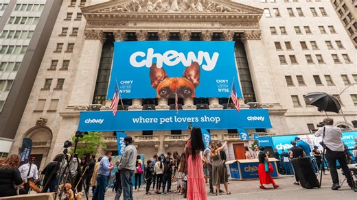 Chewy's 69-Inch Christmas Cat Tree Is the Festive Multilevel Tower Cats Are Obsessed With