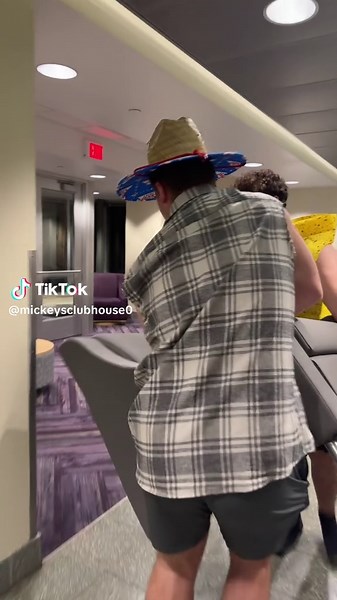 mic (@mickeysclubhouse0)’s videos with original sound - sylos