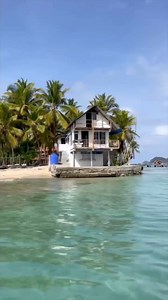 Discover the historical treasures of Portobelo in the province of Colon. 🏰 Explore ancient forts, Spanish ruins, Casa Congo Museum, and the Iglesia de San Felipe. Get into the Afro Heritage aspects of Portobelo while visiting the beaches of the Panamanian Caribbean. 🐠 Which activity would you do first? Descubre los tesoros históricos de Portobelo en la provincia de Colón. 🏰 Explora antiguas fortalezas, ruinas españolas, el Museo Casa Congo y la Iglesia de San Felipe. Conoce el la herencia afr
